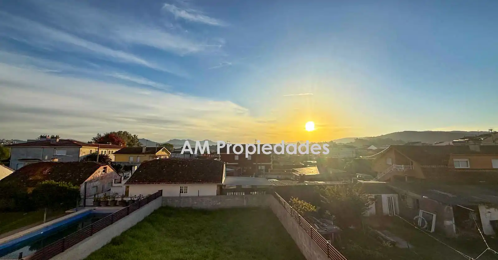 Vista exterior de Casa adosada en venda en Baiona amb Calefacció, Jardí privat i Terrassa