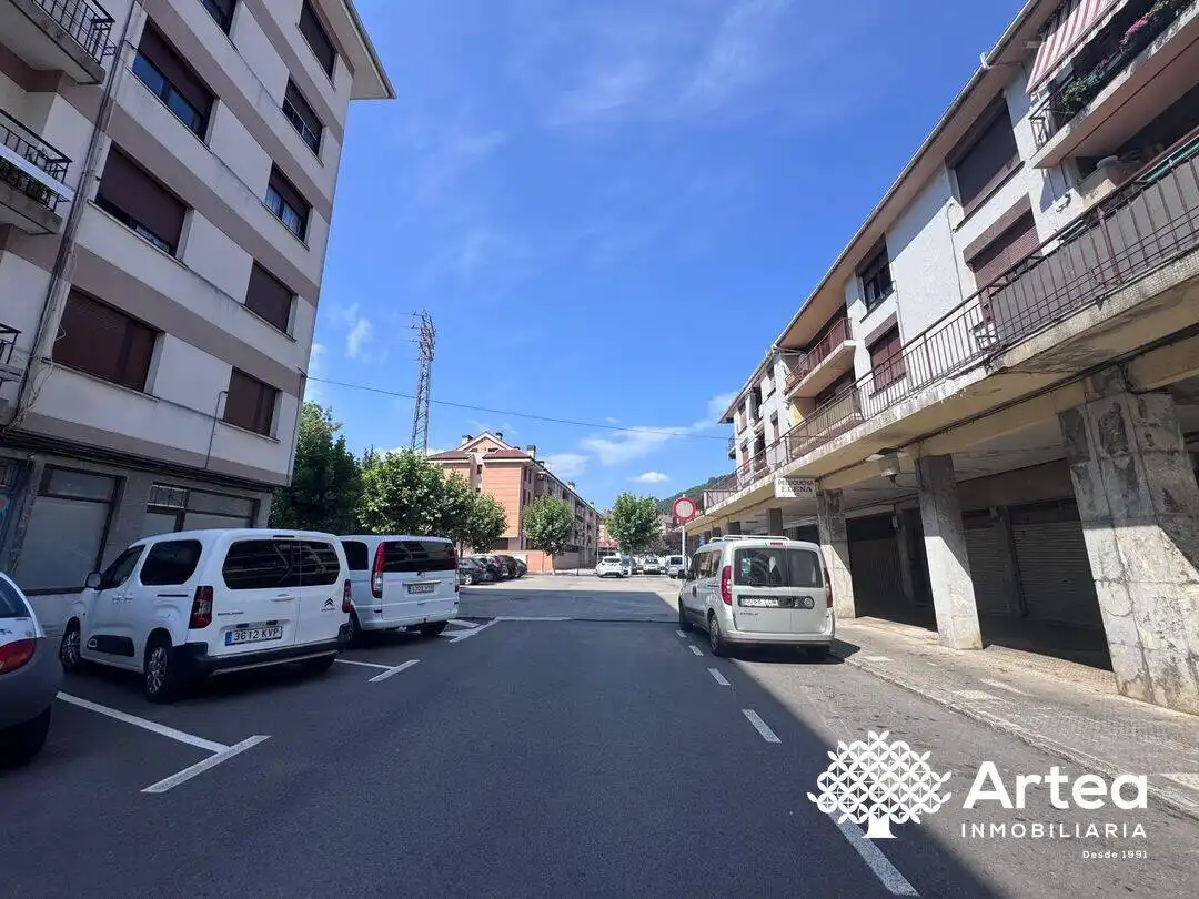 Vista exterior de Pis en venda en Gernika-Lumo amb Calefacció, Terrassa i Traster