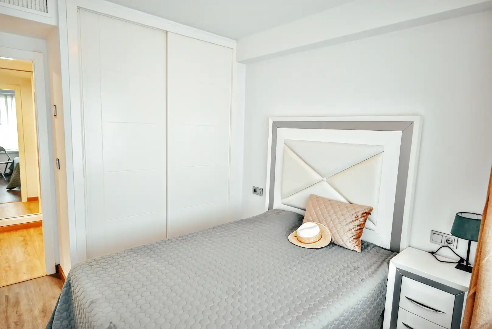 Habitación de Apartamento en venta en Torremolinos con Aire acondicionado, Amueblado y Alarma