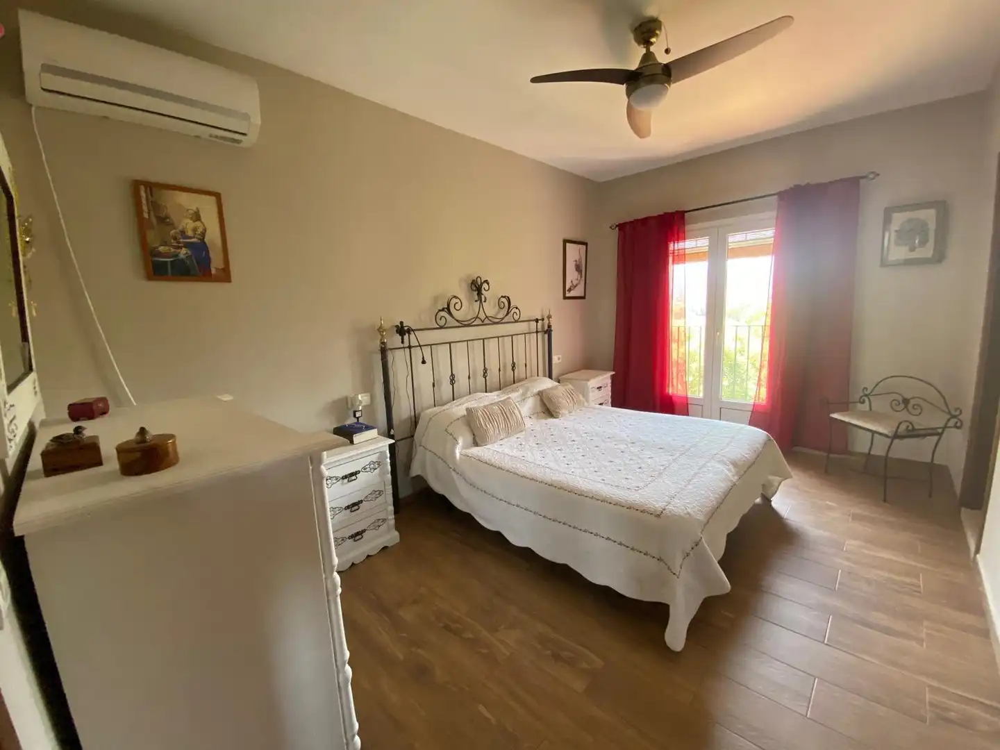 Dormitori de Casa o xalet en venda en Los Barrios amb Jardí privat, Terrassa i Traster