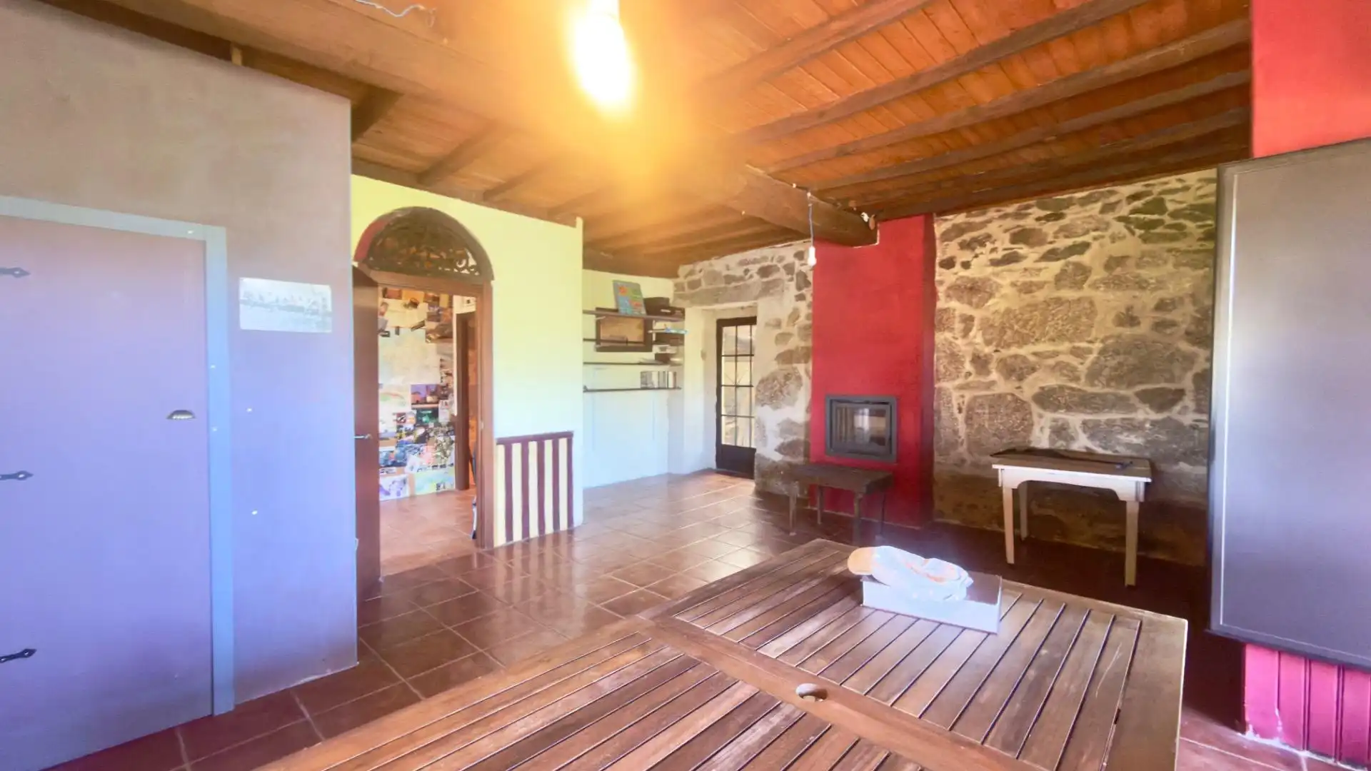 Sala d'estar de Finca rústica en venda en Castrelo de Miño amb Jardí privat, Terrassa i Moblat