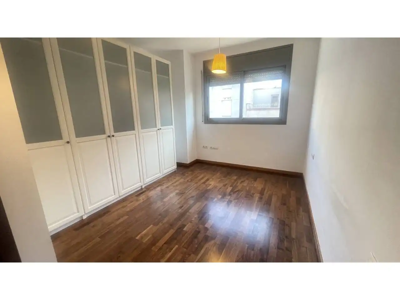 Dormitori de Apartament en venda en Terrassa amb Calefacció