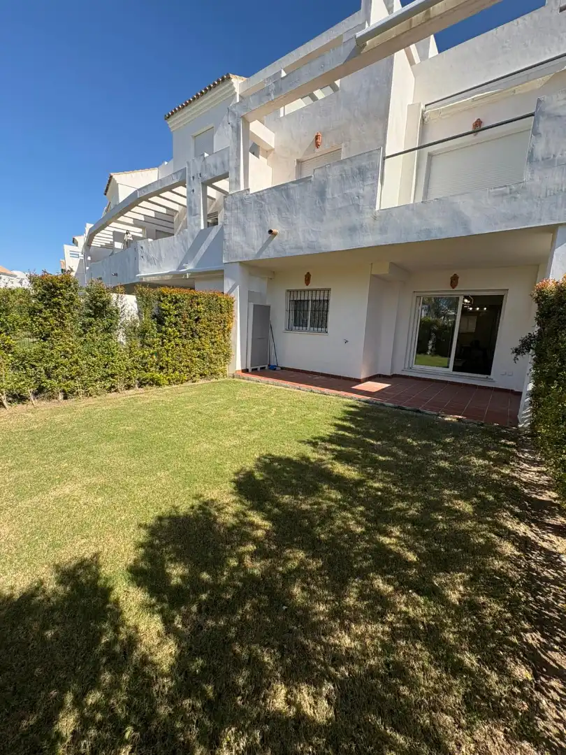 Garten von Wohnung zum Verkauf in Chipiona mit Klimaanlage, Heizung und Privatgarten