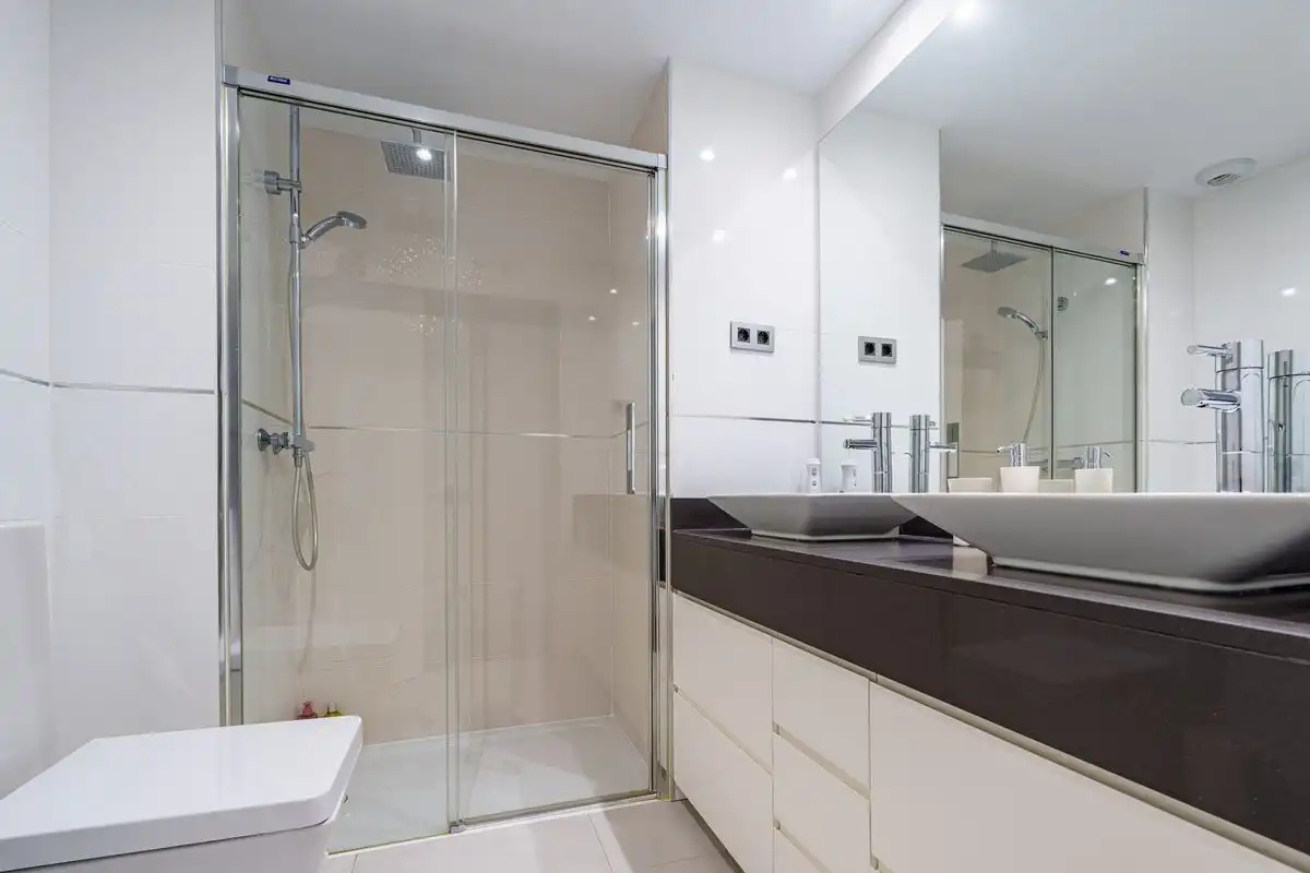 Baño de Piso en venta en Pozuelo de Alarcón con Aire acondicionado, Calefacción y Jardín privado