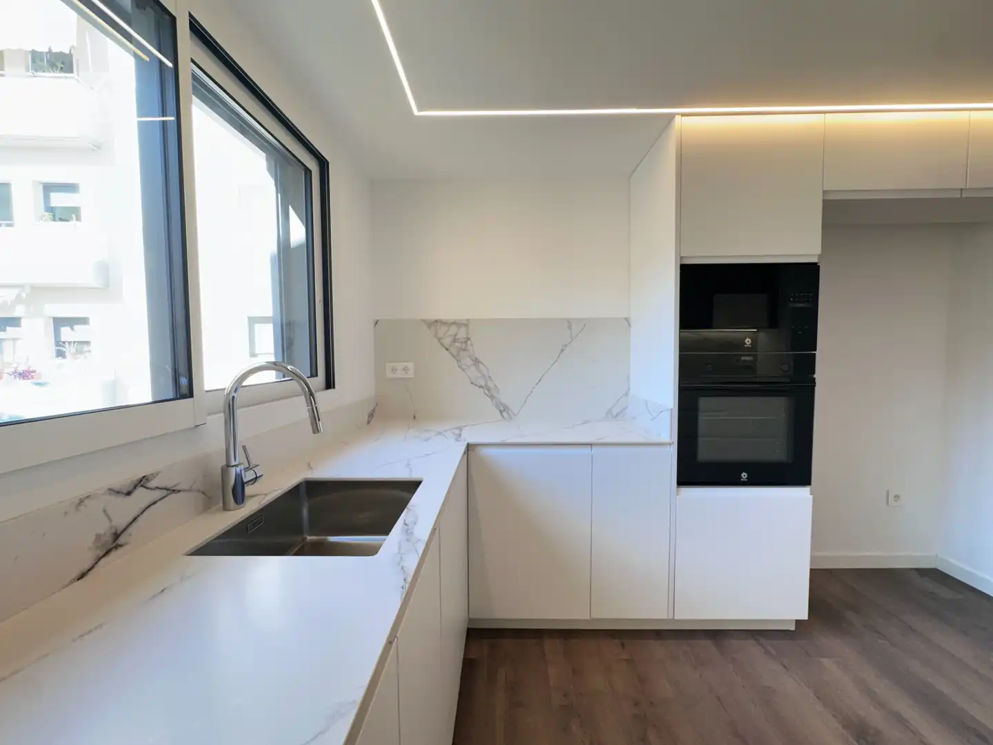 Küche von Dachboden zum Verkauf in Badalona mit Klimaanlage, Heizung und Parkett