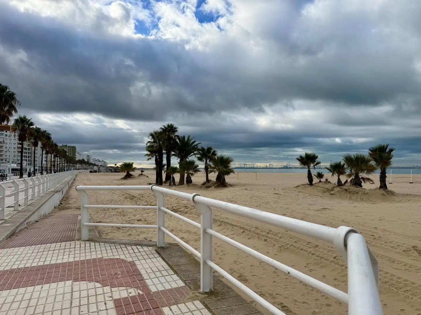 Vista exterior de Pis en venda en El Puerto de Santa María amb Aire condicionat, Calefacció i Jardí privat