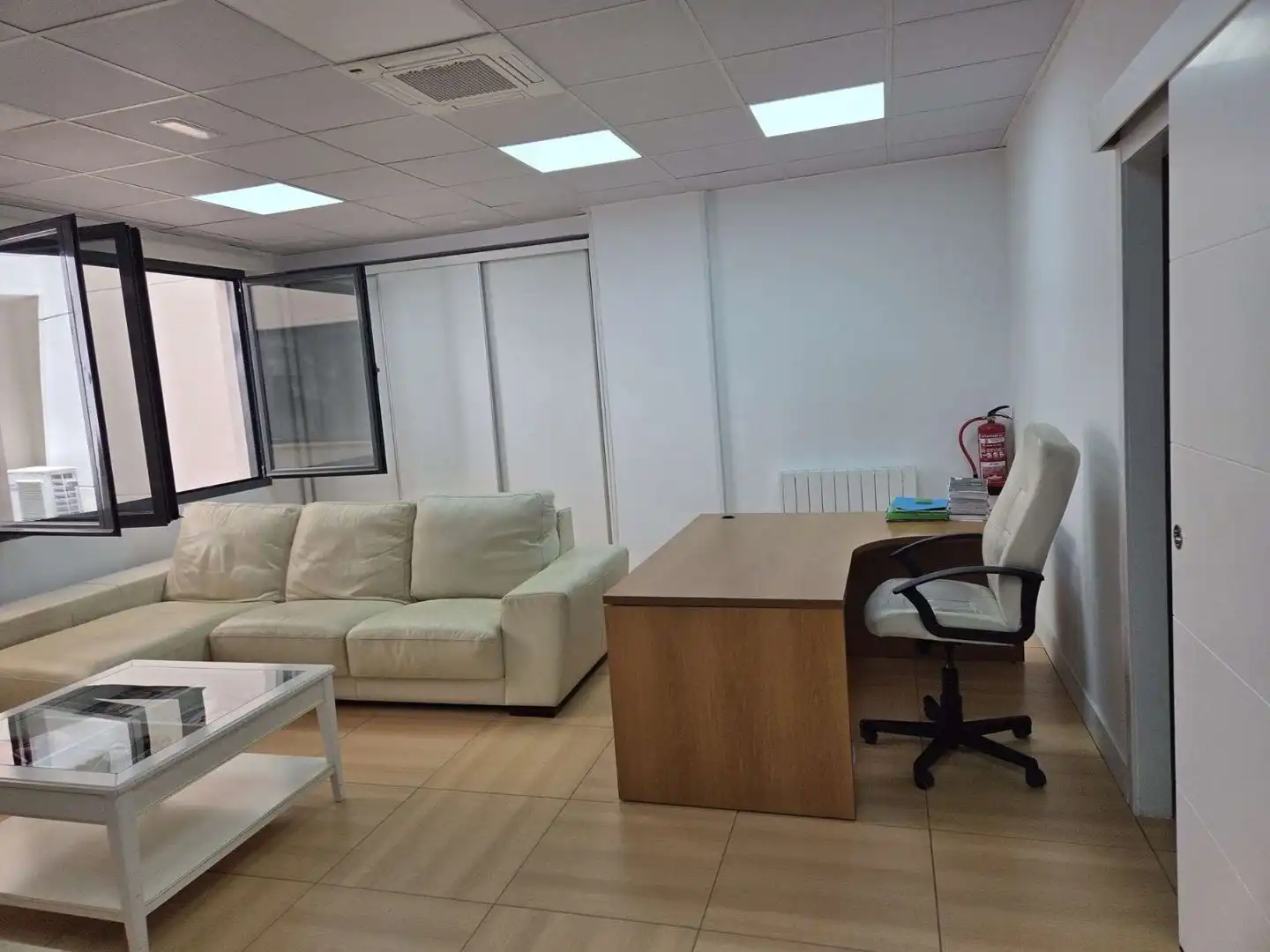 Büro zur Miete in Madrid mit Klimaanlage, Heizung und Möbliert
