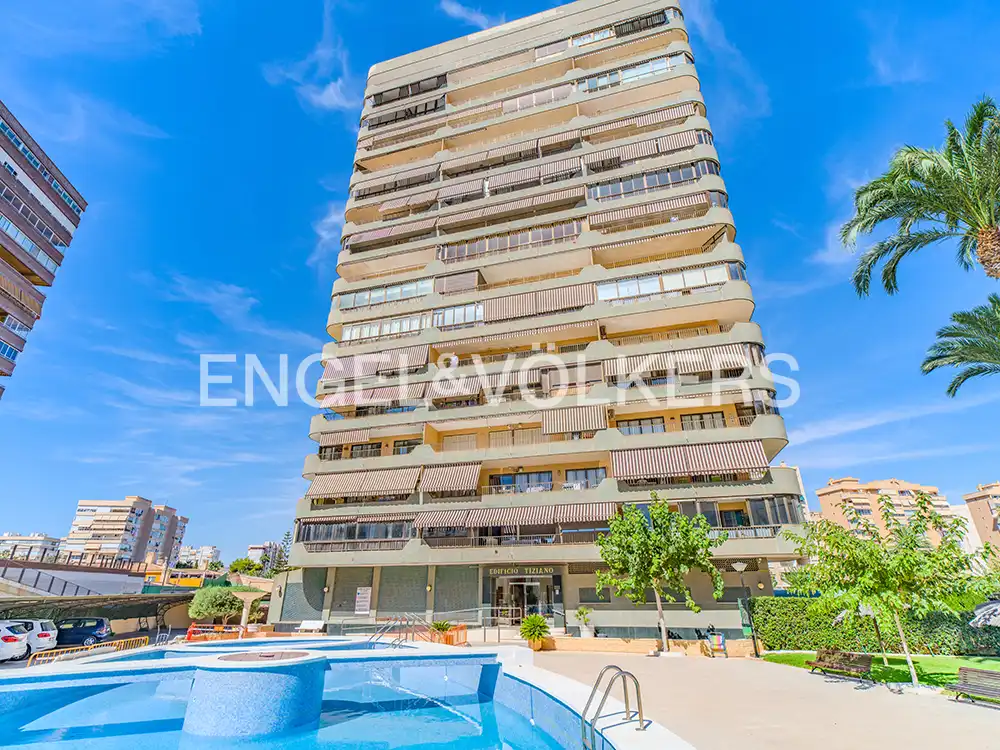 Vista exterior de Apartamento en venta en Alicante / Alacant con Calefacción y Terraza