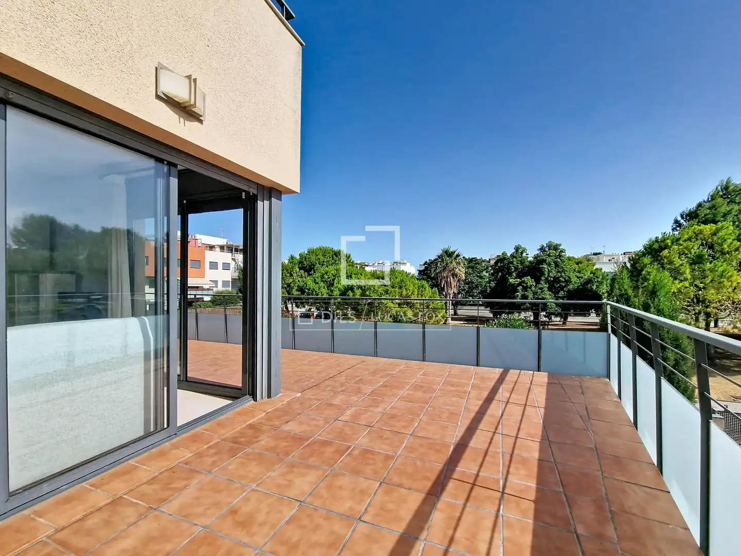 Terraza de Piso en venta en Cubelles con Aire acondicionado, Calefacción y Jardín privado