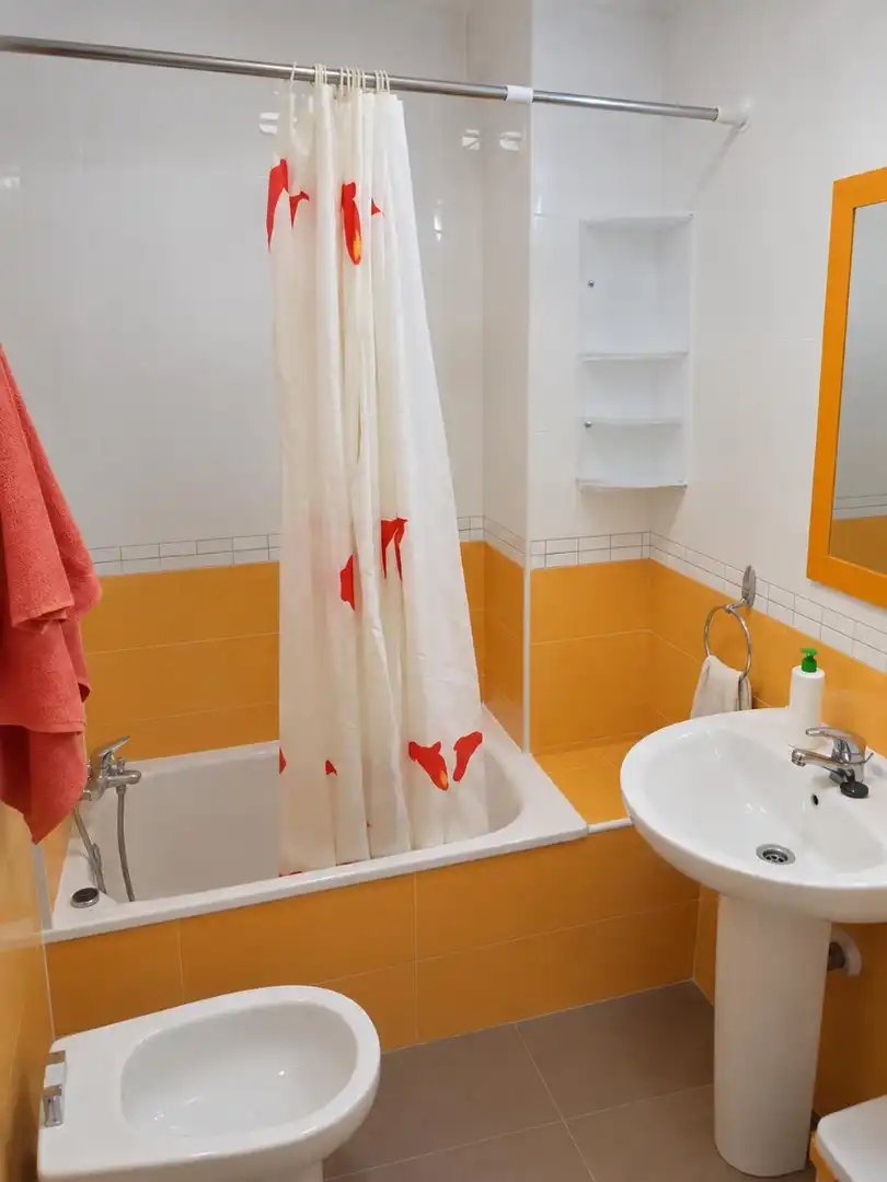Badezimmer von Wohnungen zur Miete in Torrevieja mit Klimaanlage, Heizung und Terrasse