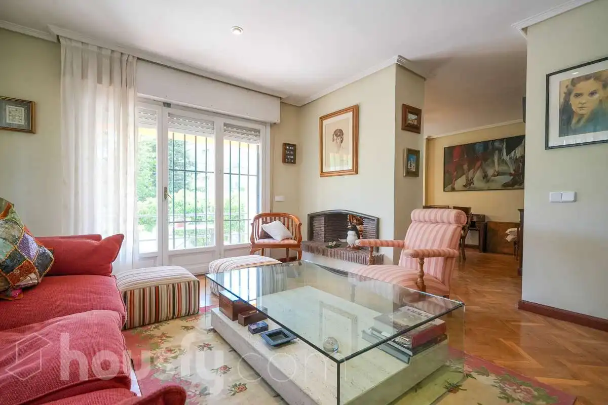 Living room of Houses for sale in Madrid  with Air Conditioner, Heating and Private garden