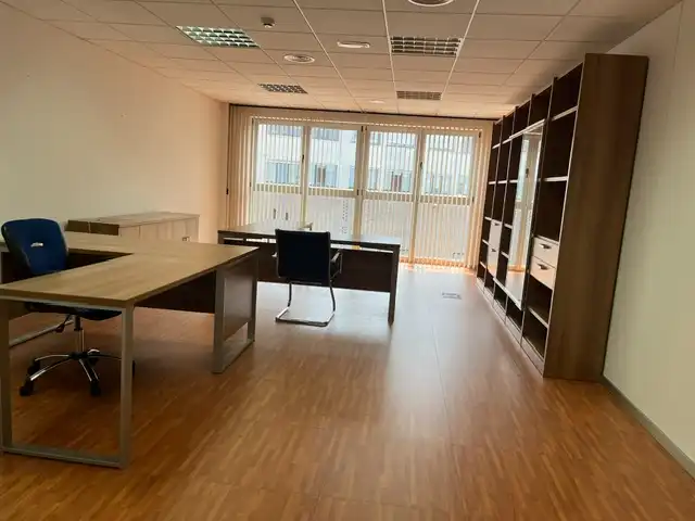 Büro zur Miete in Santander mit Klimaanlage, Heizung und Möbliert