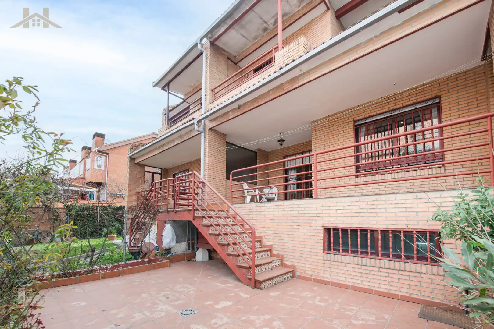 Vista exterior de Casa o xalet en venda en Alcorcón amb Calefacció, Jardí privat i Terrassa