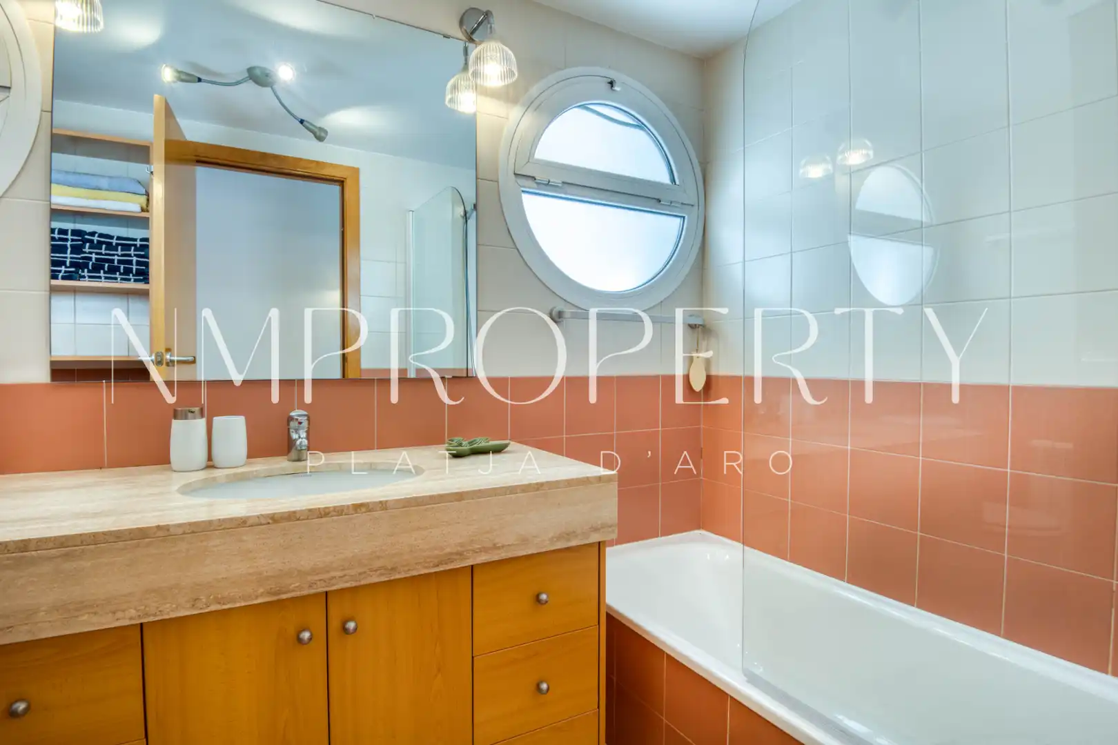 Bathroom of Flat for sale in Castell d'Aro, Platja d'Aro i s'Agaró  with Heating, Terrace and Storage room