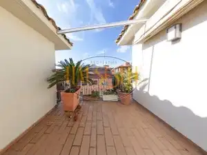 Adossat amb terrassa en venda a Carrer del Campmarí, imagen 3