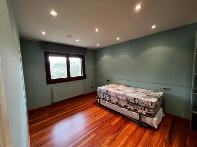 Habitación de Casa o chalet en venta en Bescanó con Calefacción, Jardín privado y Parquet