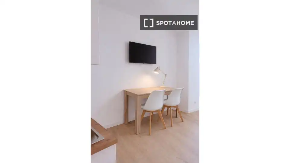 Exterior view of Study for share in Fuenlabrada  with Air Conditioner, Terrace and Furnished