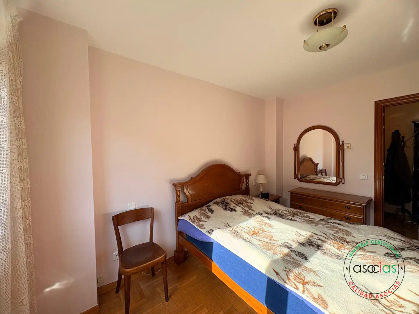 Habitación de Piso en venta en Gijón  con Calefacción, Parquet y Trastero