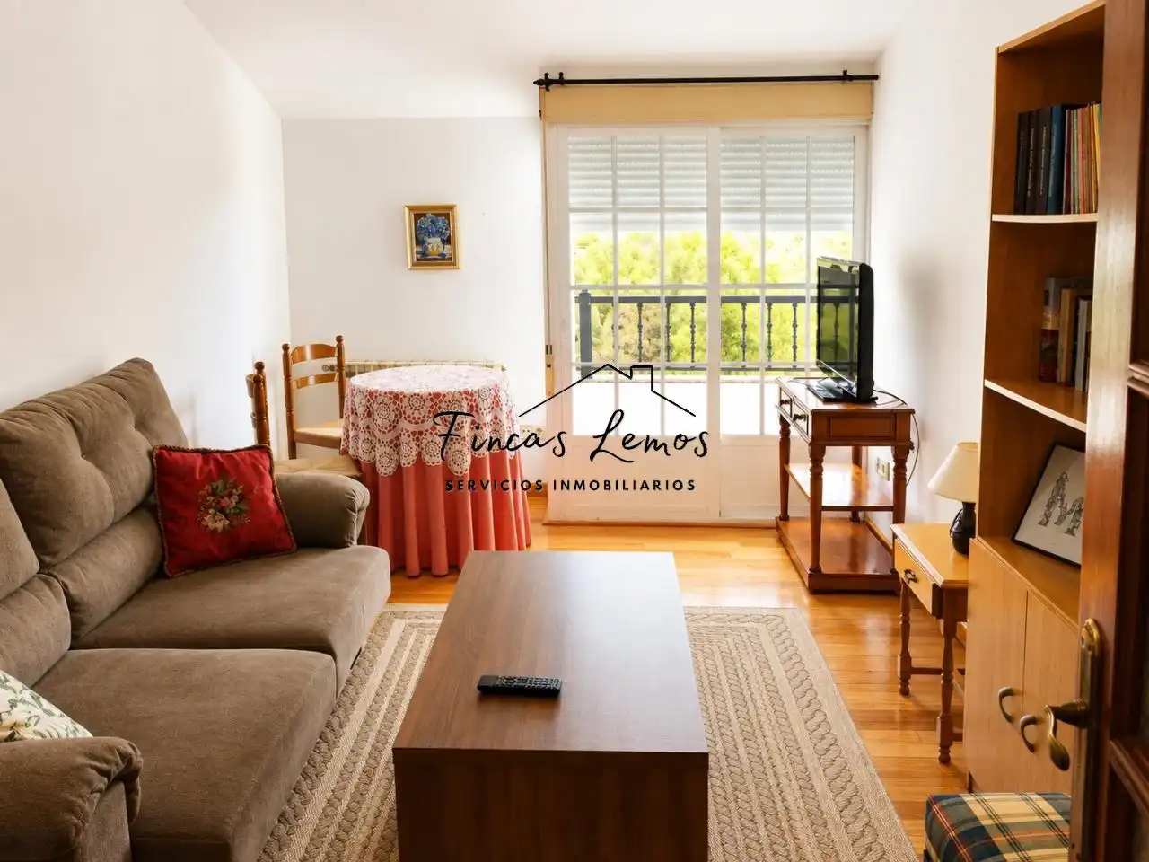 Living room of Flat for sale in Vimianzo  with Heating, Parquet flooring and Furnished
