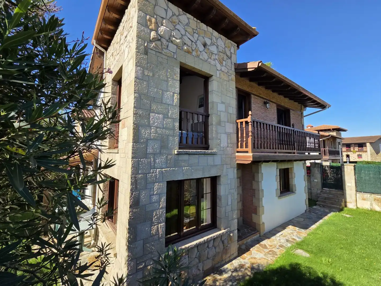 Vista exterior de Casa adosada en venda en Ribamontán al Monte amb Calefacció, Jardí privat i Terrassa