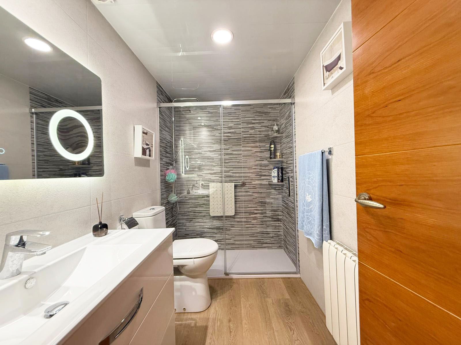 Baño de Planta baja en venta en  Barcelona Capital con Calefacción y Balcón