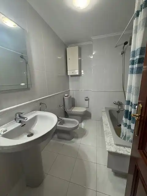 Bathroom of Flat for rent in Ferrol  with Heating, Parquet flooring and Storage room