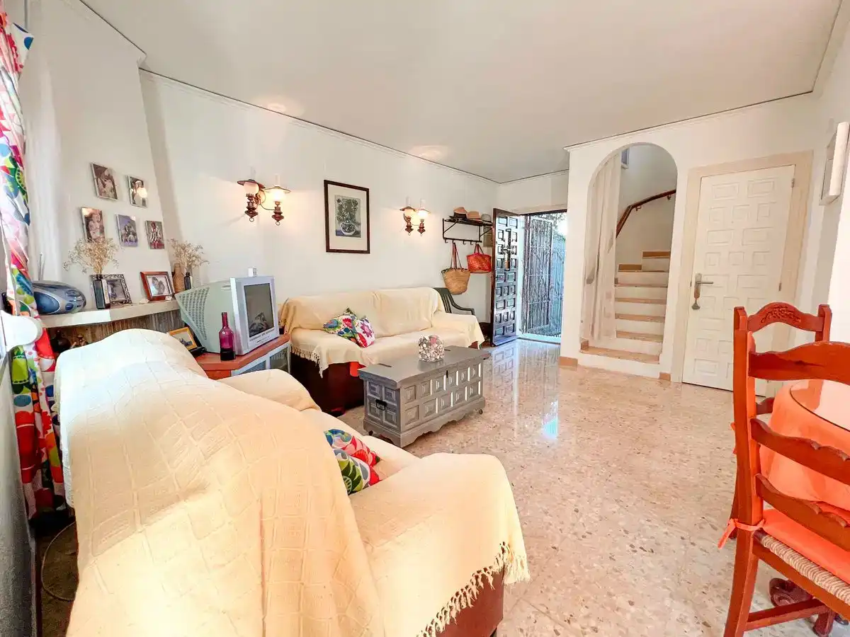 Sala d'estar de Casa adosada en venda en Dénia amb Aire condicionat i Piscina