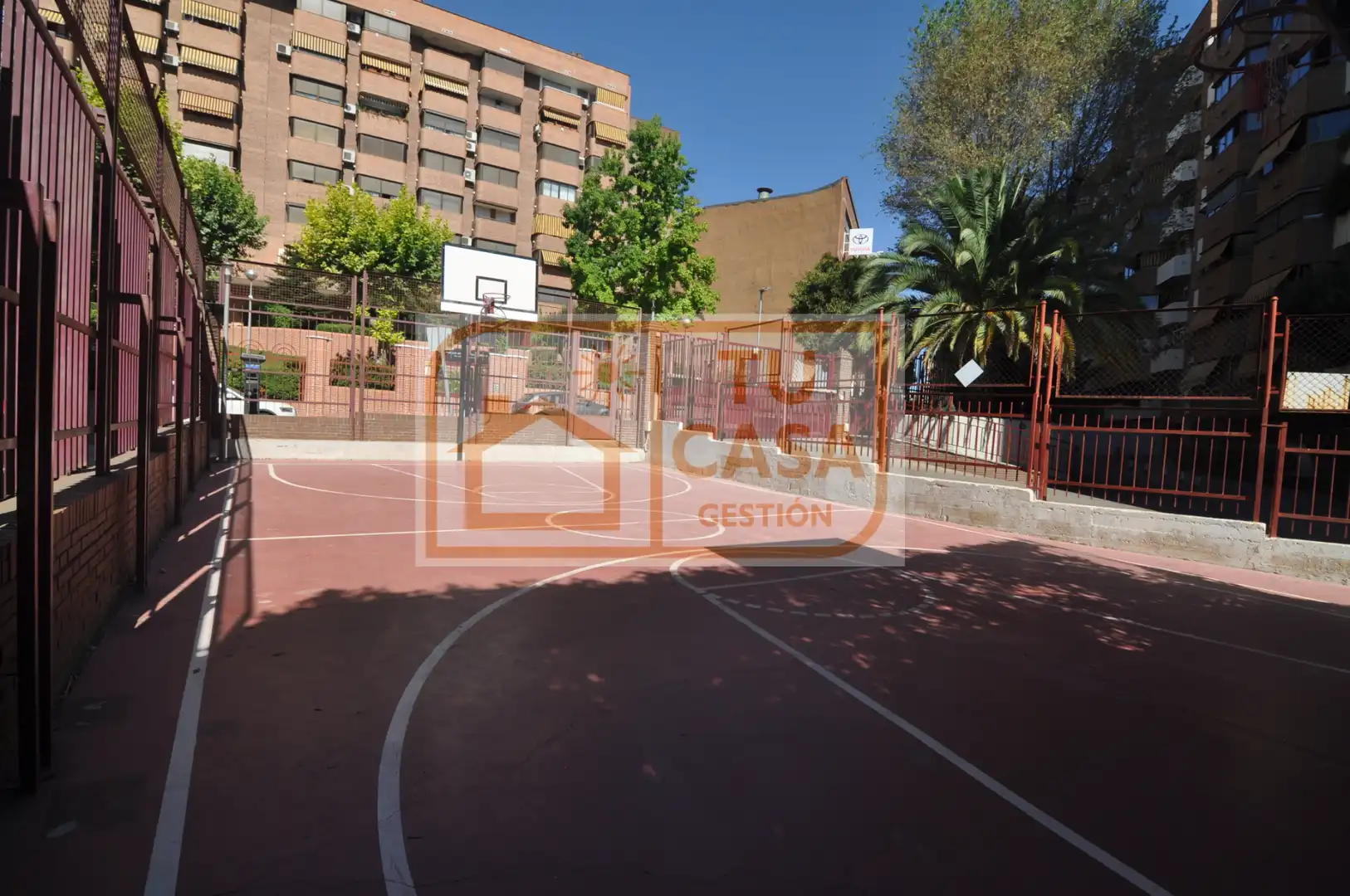 Aparcament de Pis en venda en Madrid amb Calefacció, Parquet i Terrassa