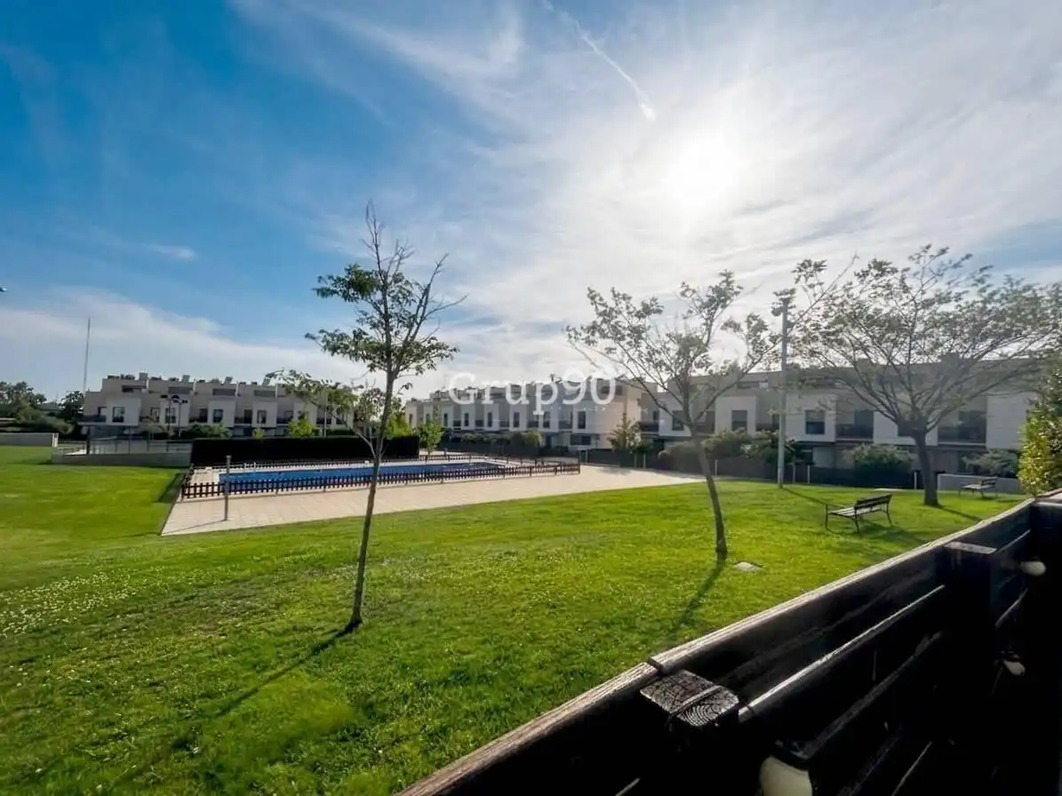 Vista exterior de Casa adosada en venta en Lleida con Aire acondicionado, Calefacción y Jardín privado