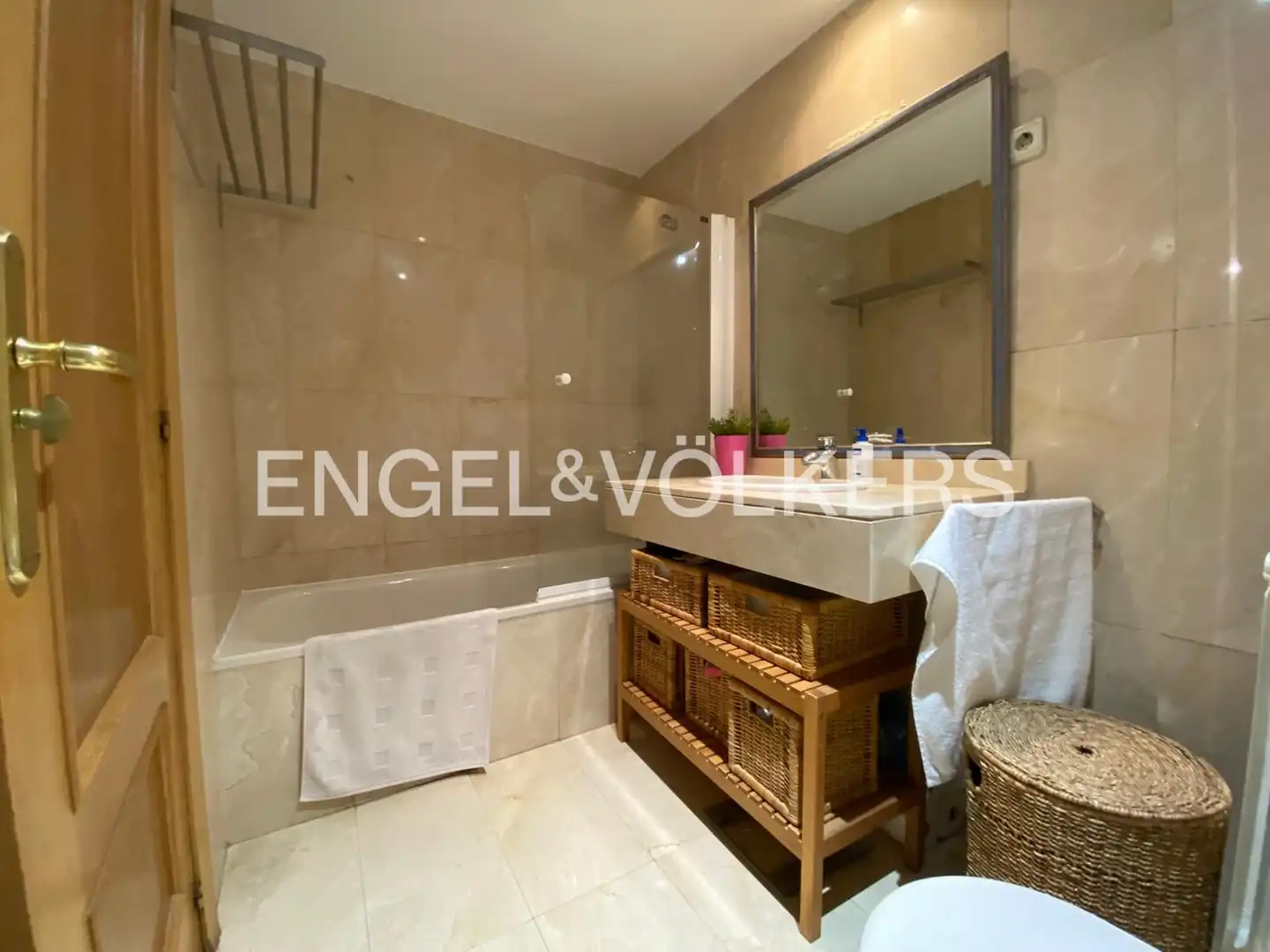 Badezimmer von Wohnung zur Miete in Pozuelo de Alarcón mit Klimaanlage, Heizung und Privatgarten