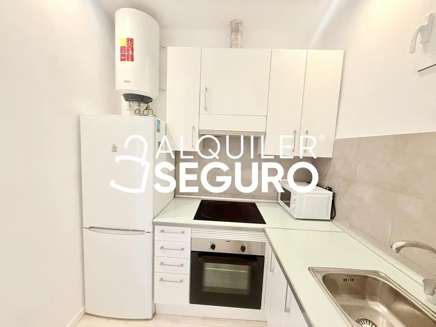 Kitchen of Flat for rent in Madrid  with Air Conditioner and Heating