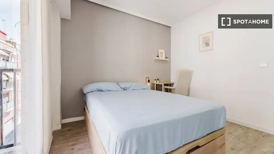 Habitación de Piso de alquiler en Valencia con Aire acondicionado, Calefacción y Amueblado
