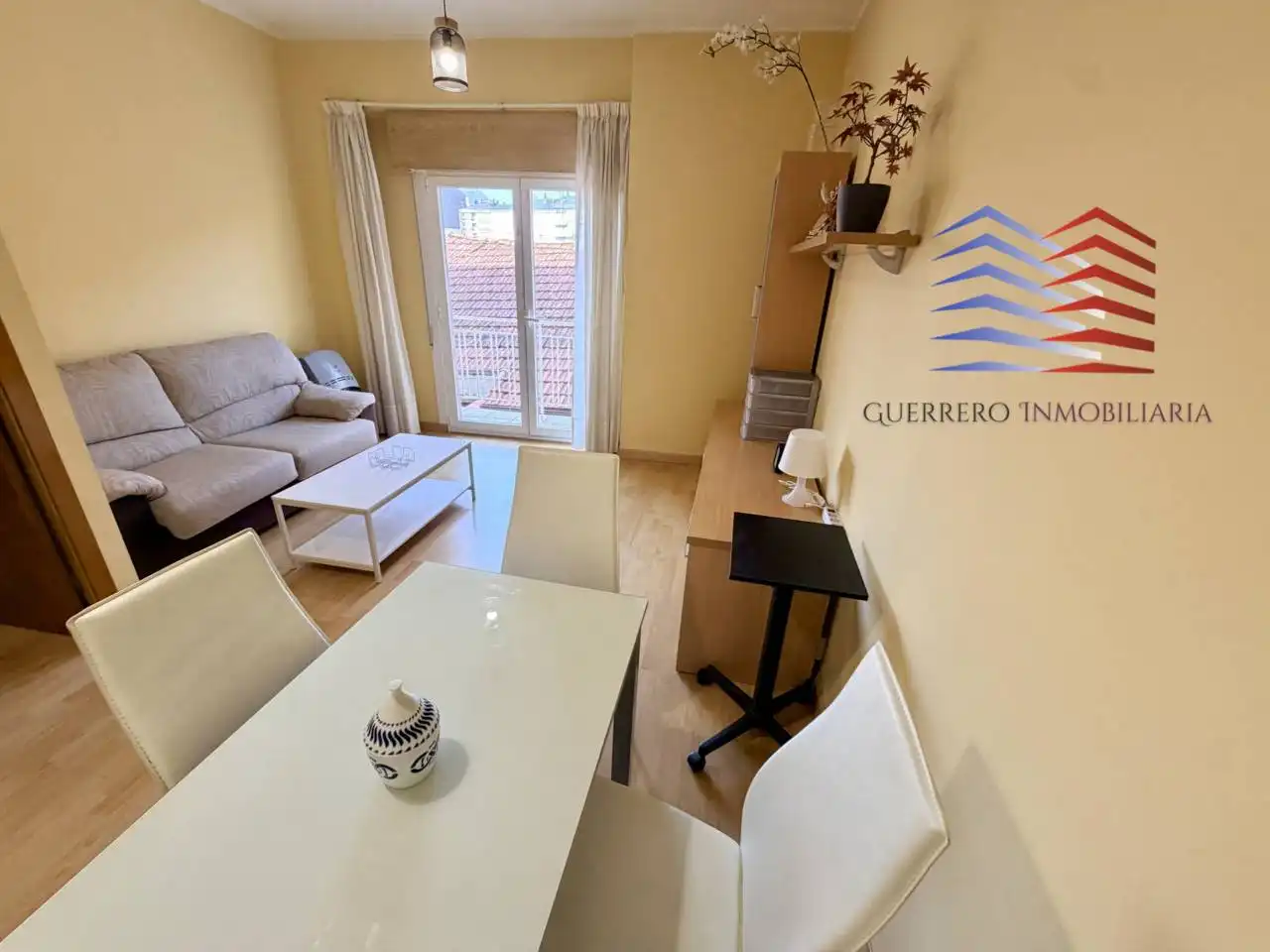 Wohnzimmer von Wohnungen zur Miete in Ourense Capital  mit Heizung, Parkett und Möbliert