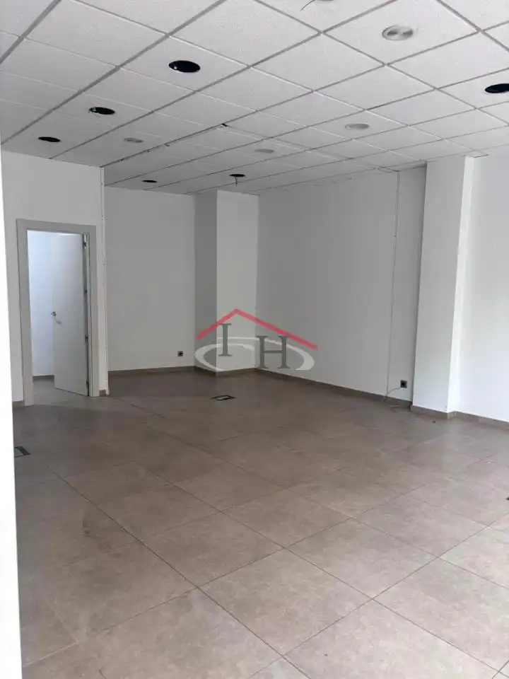 Local comercial en venda a Avenida Lancia, imagen 8