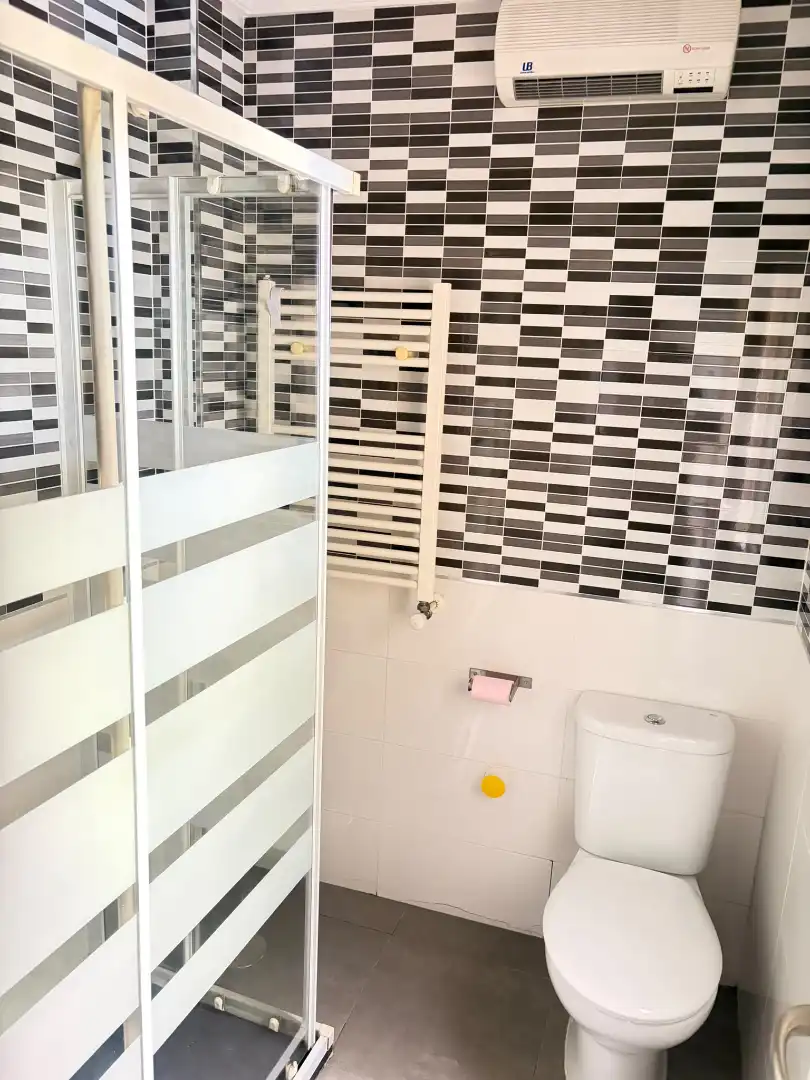 Baño de Casa o chalet en venta en Madrid con Calefacción, Jardín privado y Terraza