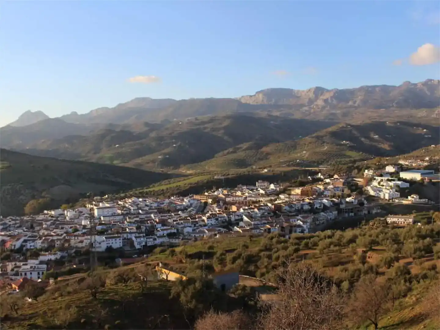 Vista exterior de Casa adosada en venda en Riogordo amb Aire condicionat