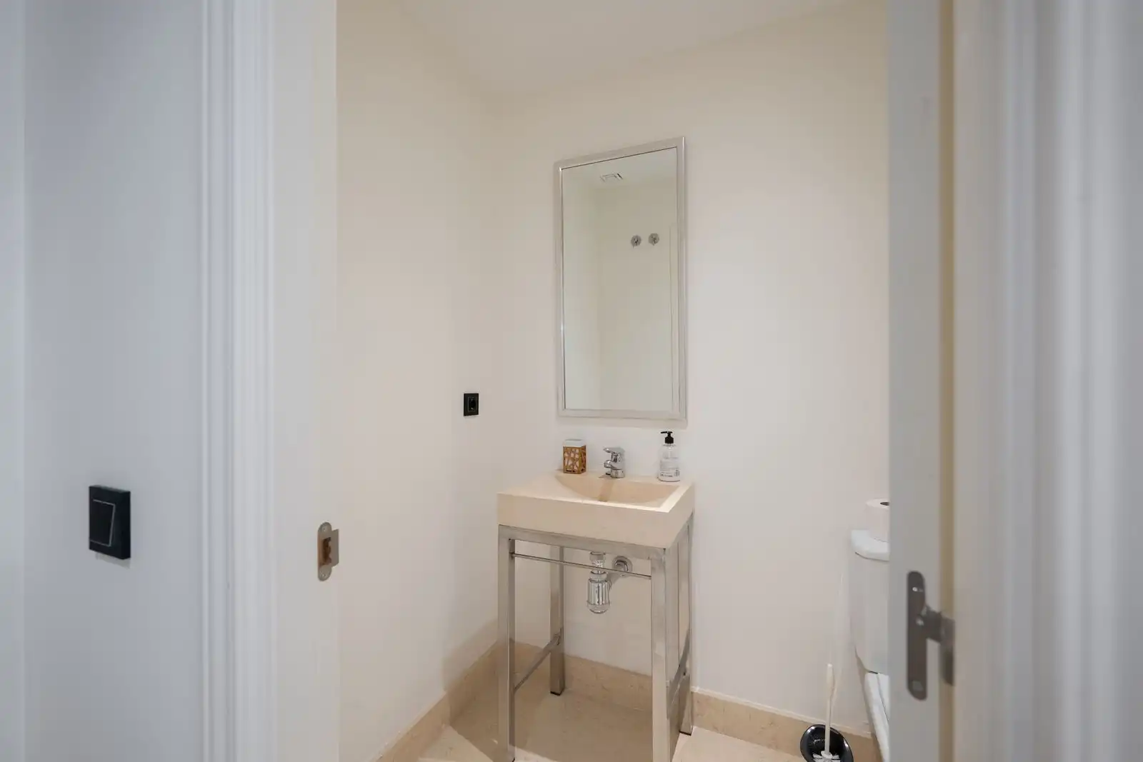 Badezimmer von Wohnung zur Miete in Benahavís mit Klimaanlage, Privatgarten und Terrasse