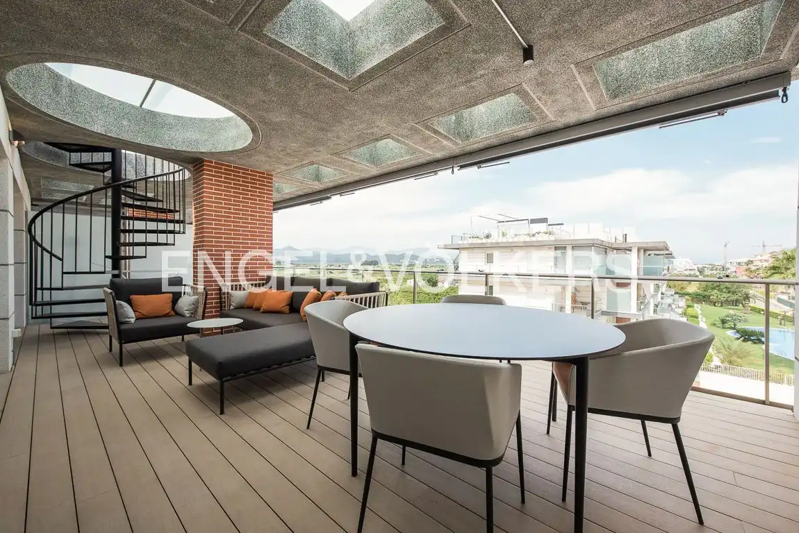 Terrasse von Dachboden zum Verkauf in Oliva mit Klimaanlage, Heizung und Terrasse