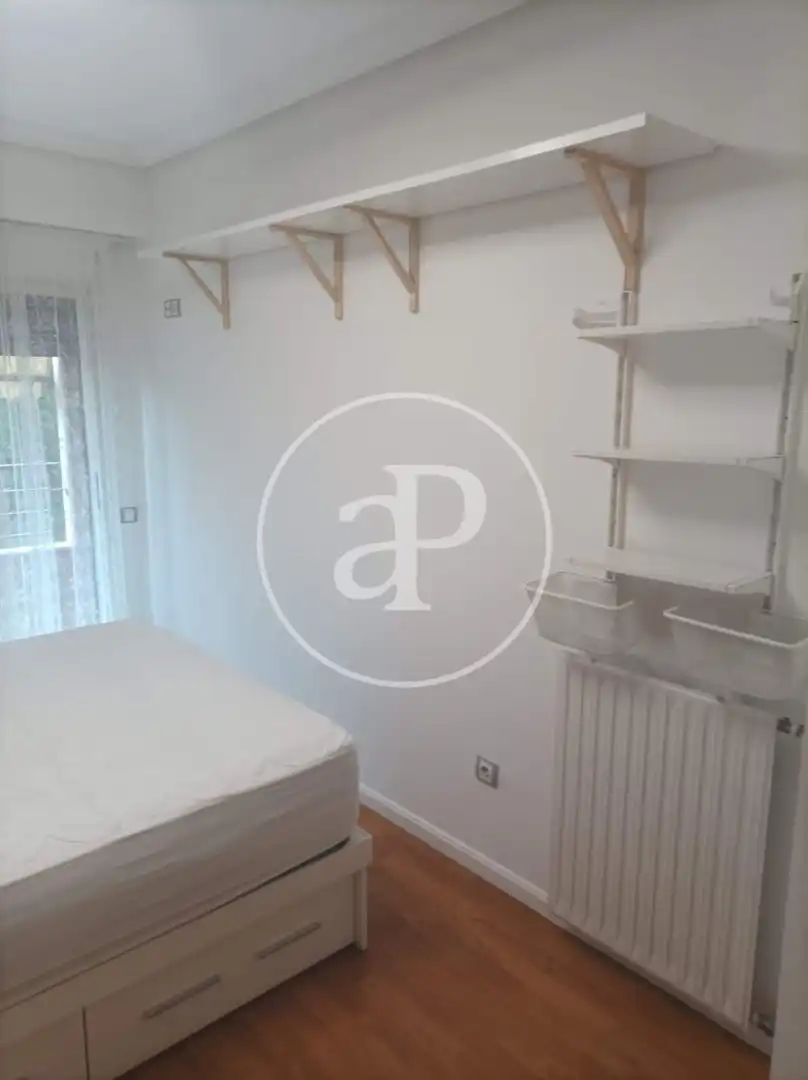 Schlafzimmer von Wohnung zur Miete in Valencia mit Klimaanlage, Möbliert und Balkon