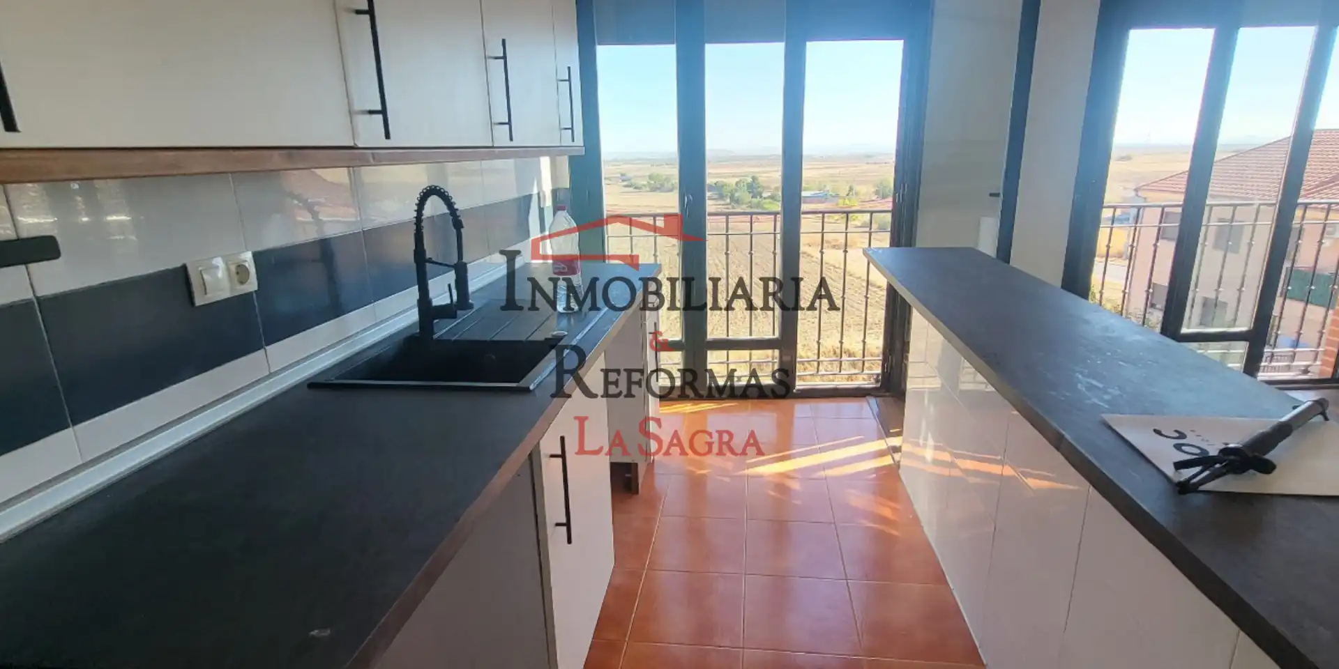 Appartamento con ascensore in vendita a Cedillo del Condado, imagen 2