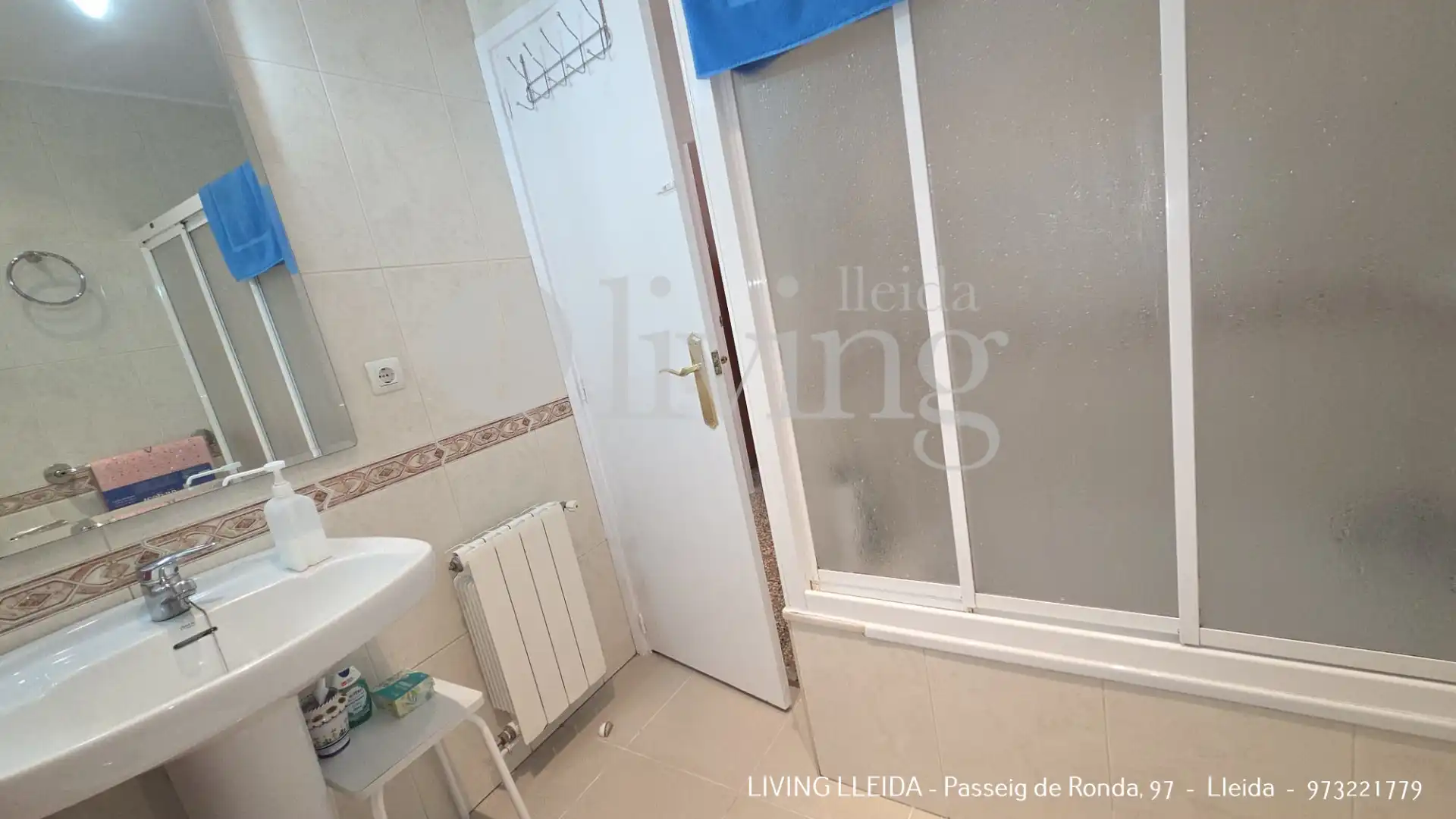 Bathroom of Flat for sale in Lleida  with Air Conditioner, Heating and Furnished