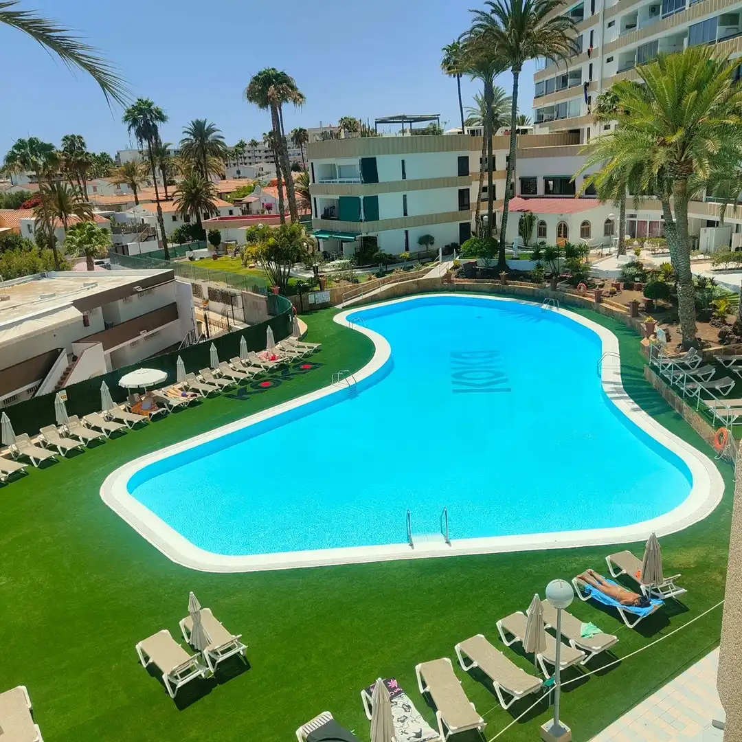Piscina de Estudio en venta en San Sebastián de los Reyes con Terraza, Amueblado y Lavadora