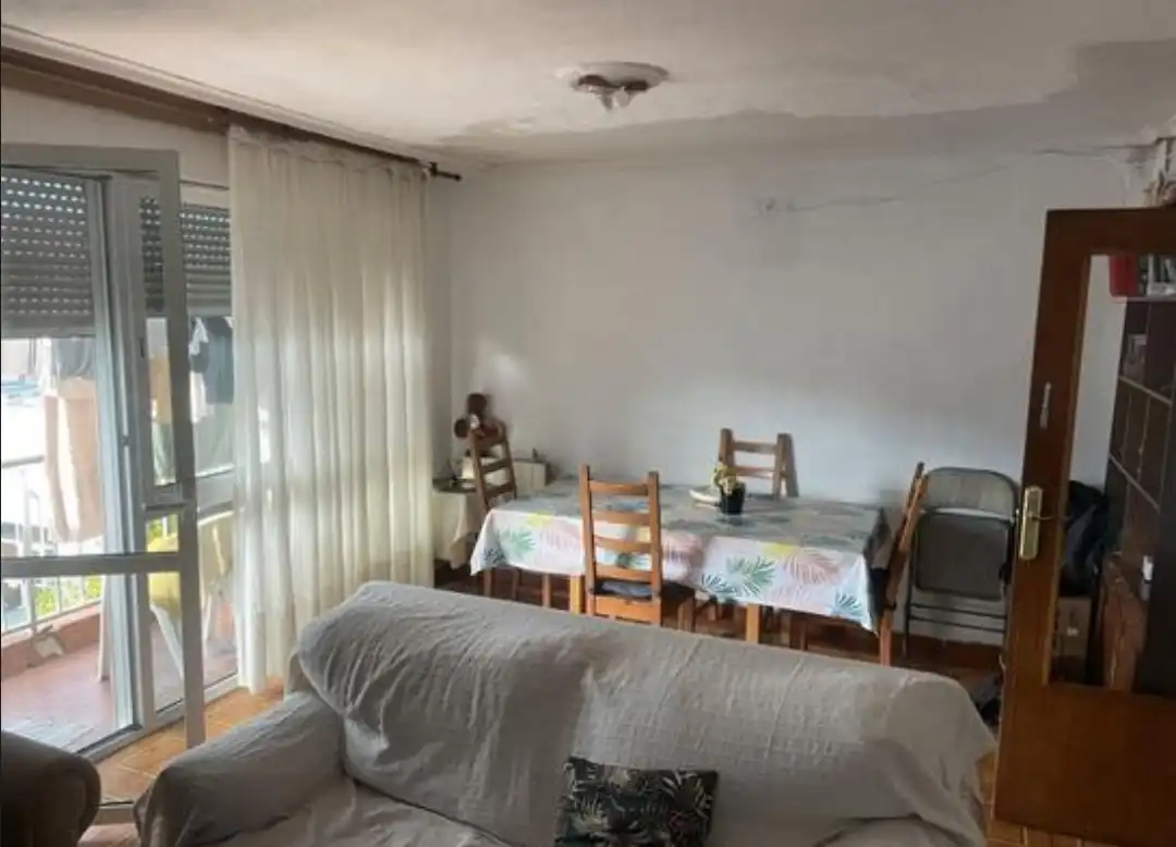 Sala de estar de Piso en venta en Torrelavega  con Calefacción, Jardín privado y Amueblado