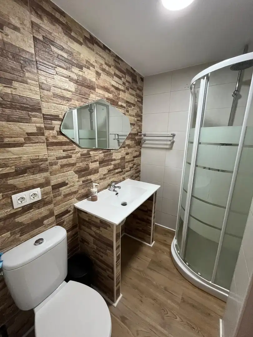 Bany de Pis de lloguer en Córdoba amb Parquet, Terrassa i Moblat