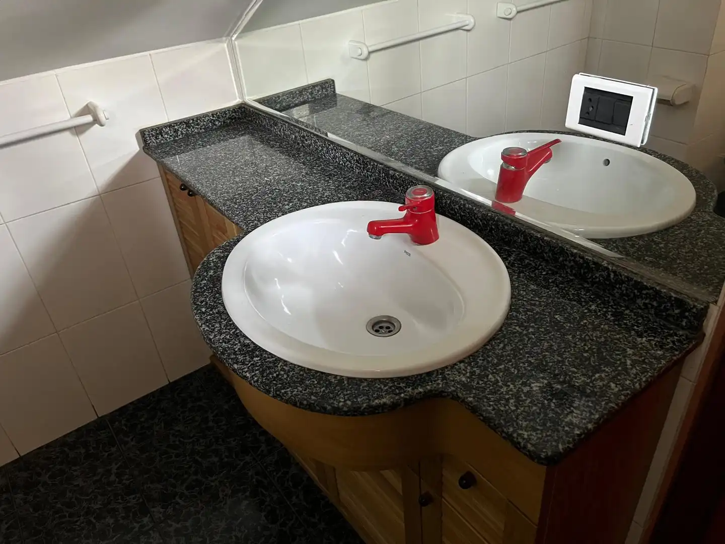 Bathroom of Houses for sale in Vigo   with Private garden, Terrace and Swimming Pool