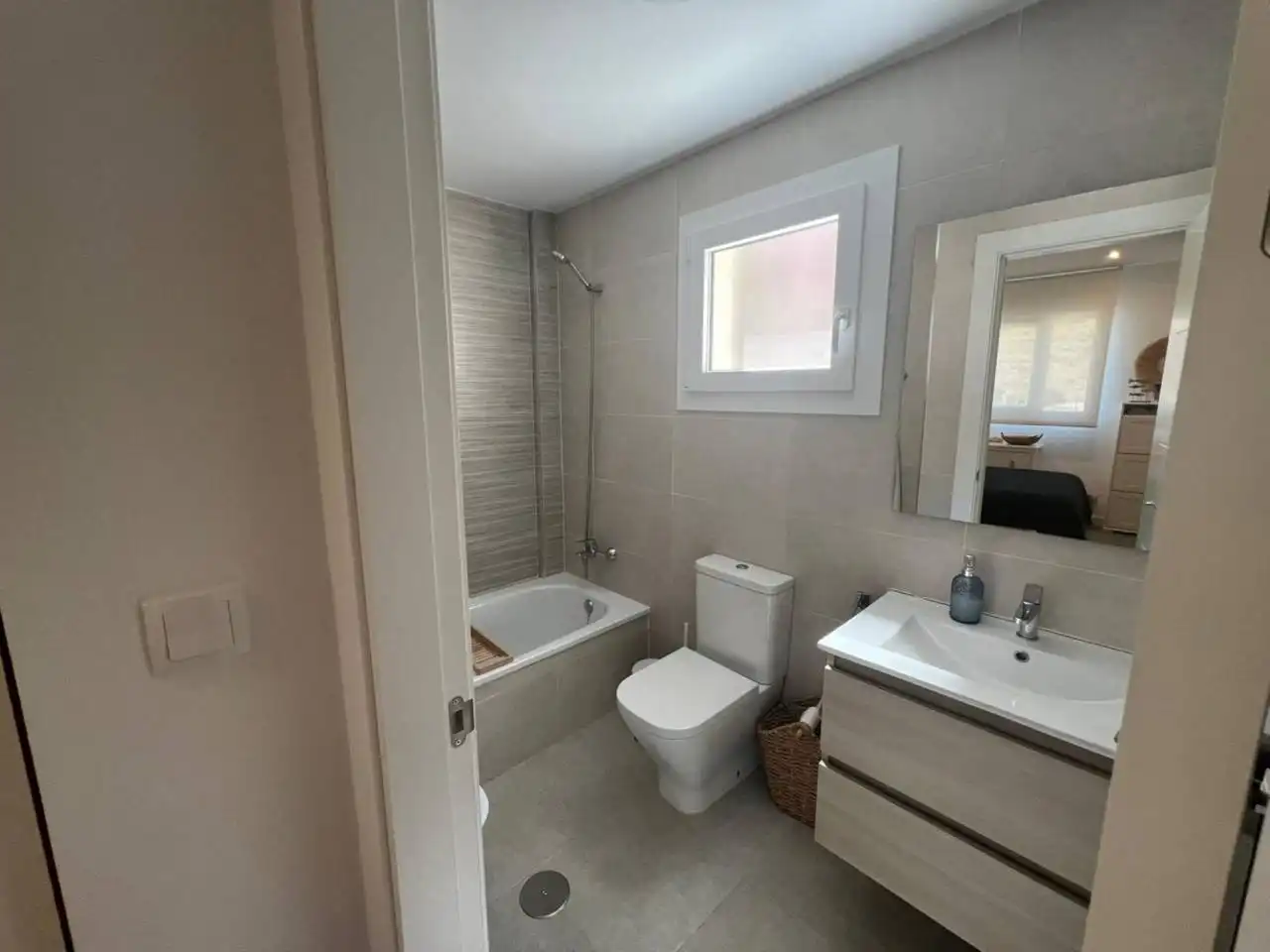 Bany de Apartament de lloguer en Almuñécar amb Terrassa i Piscina comunitària