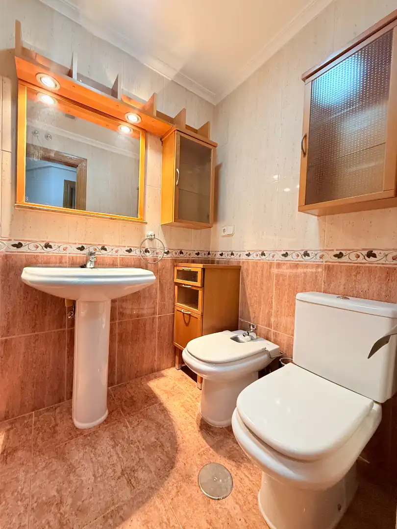 Badezimmer von Wohnung zur Miete in Madrid mit Heizung, Möbliert und Waschmaschine