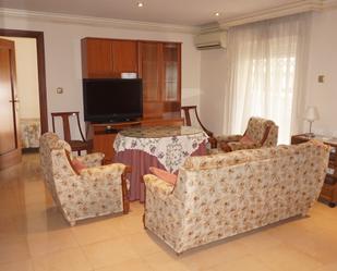 Living room of Flat to rent in  Granada Capital  with Air Conditioner, Furnished and Oven