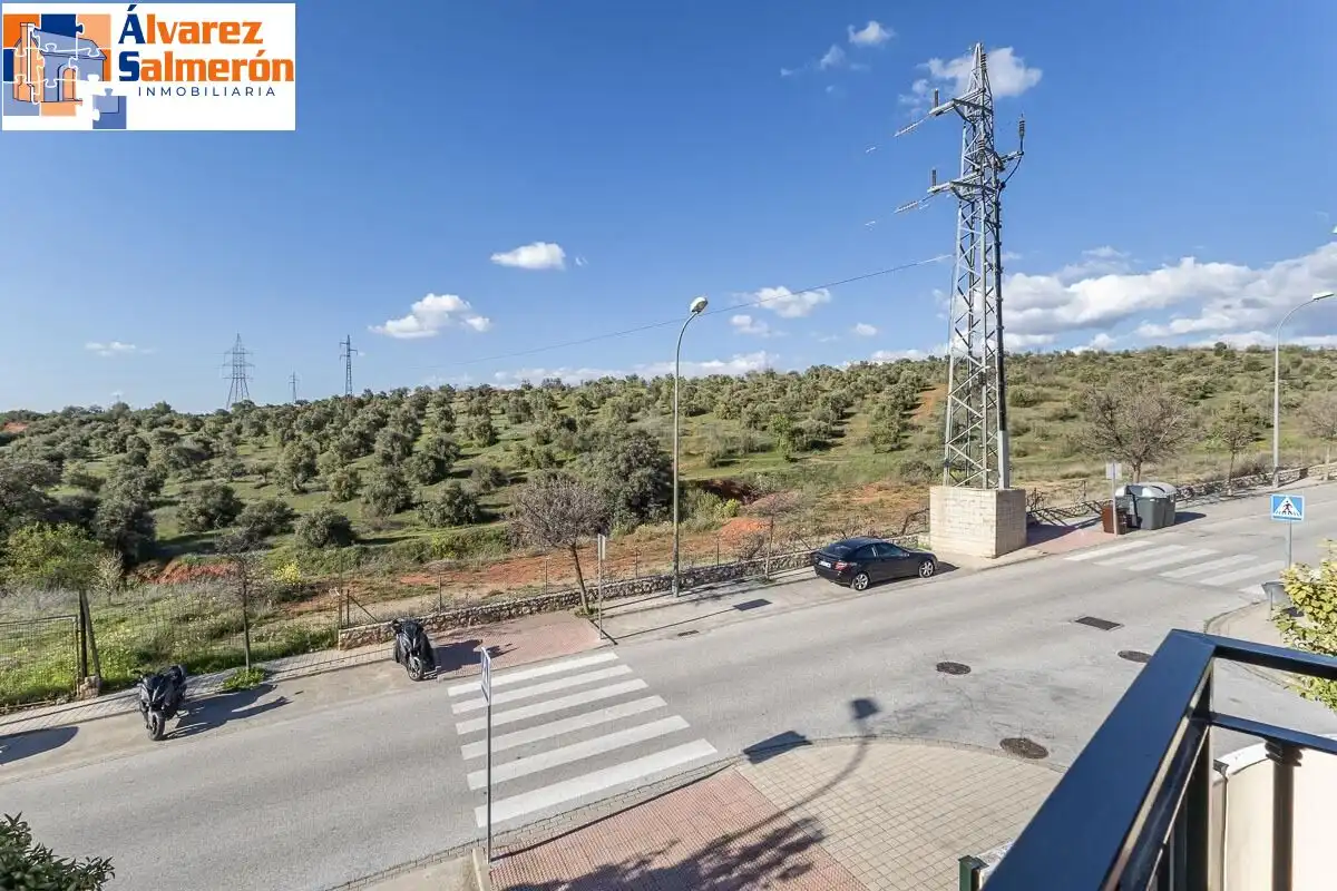 Vista exterior de Casa adosada en venta en Huétor Vega con Aire acondicionado, Terraza y Trastero