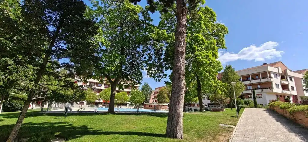 Vista exterior de Pis en venda en Pozuelo de Alarcón amb Aire condicionat, Calefacció i Terrassa